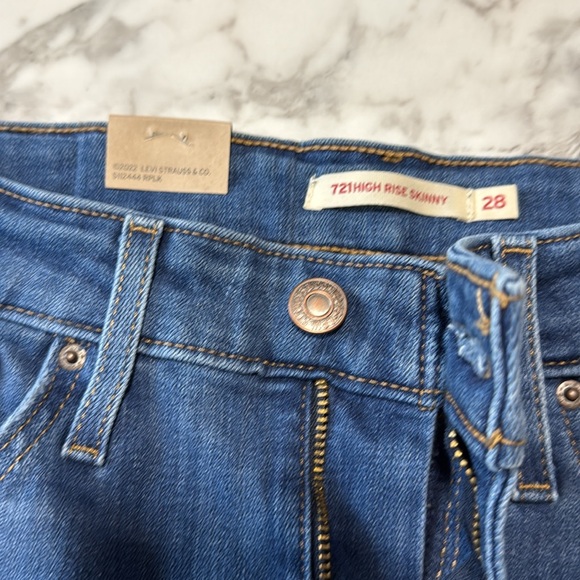 24 HR SALE ONLY Levi’s High Rise Hypersoft Jeans - Picture 5 of 6